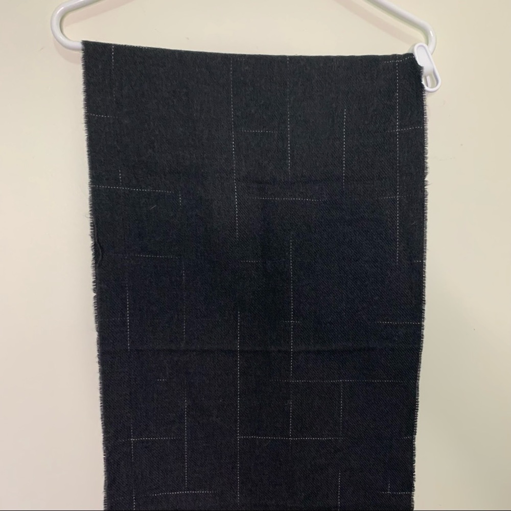 Federico Zelko 100% Minimalist Fringe Hem Scarf - Picture 3 of 8